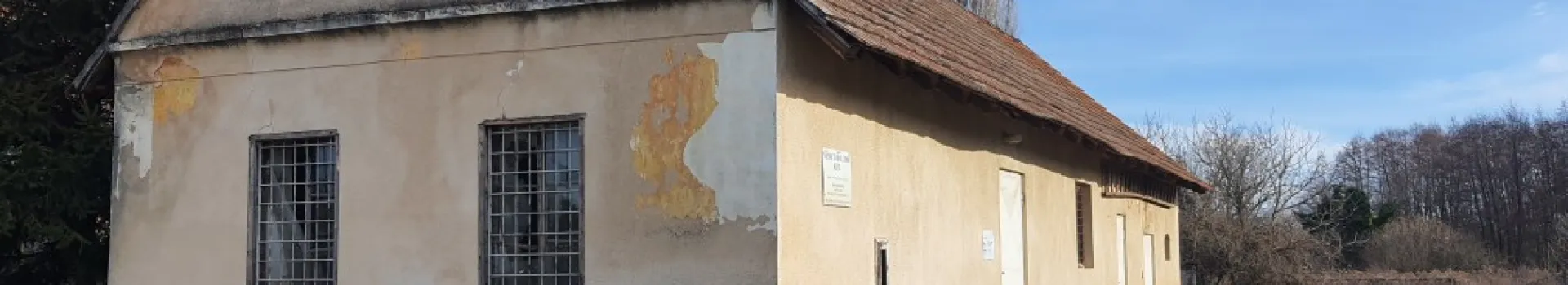 Családiház és raktár 